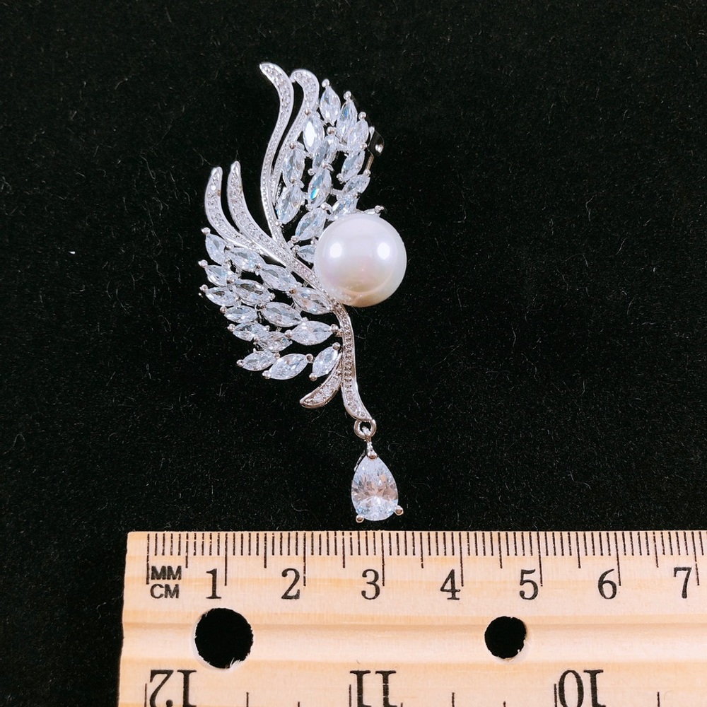 Brooch - Picture 2 of 3